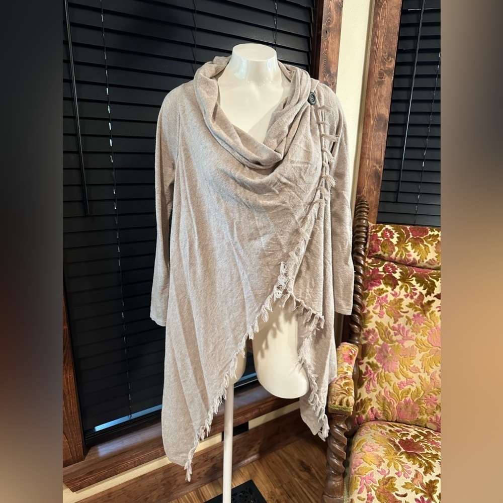 EUC Matilda Jane Come On Over Drape Wrap Sweater Size S Fringe Tan Poncho
